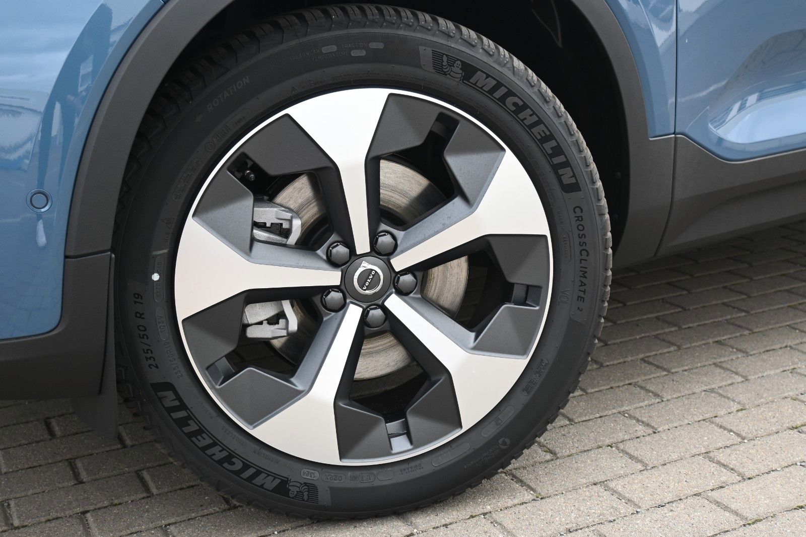 Fahrzeugabbildung Volvo XC40 B3 DSG Plus Dark*360°*ACC*AHK*Allwetter