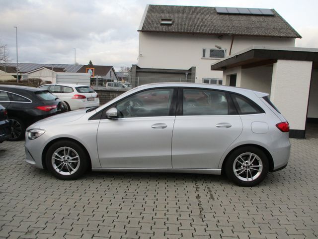 Mercedes-Benz B 180 d NAVI LEDER KAMER TOT SPURH AHK SITZH PDC