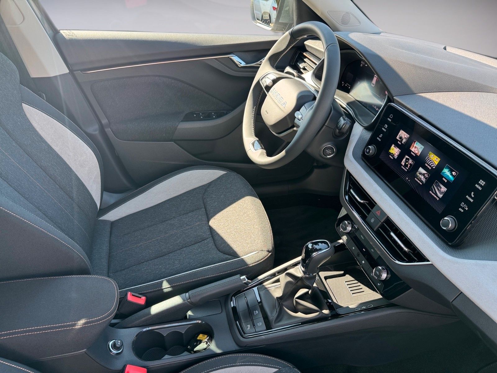 Fahrzeugabbildung SKODA Kamiq Selection 1.5TSI