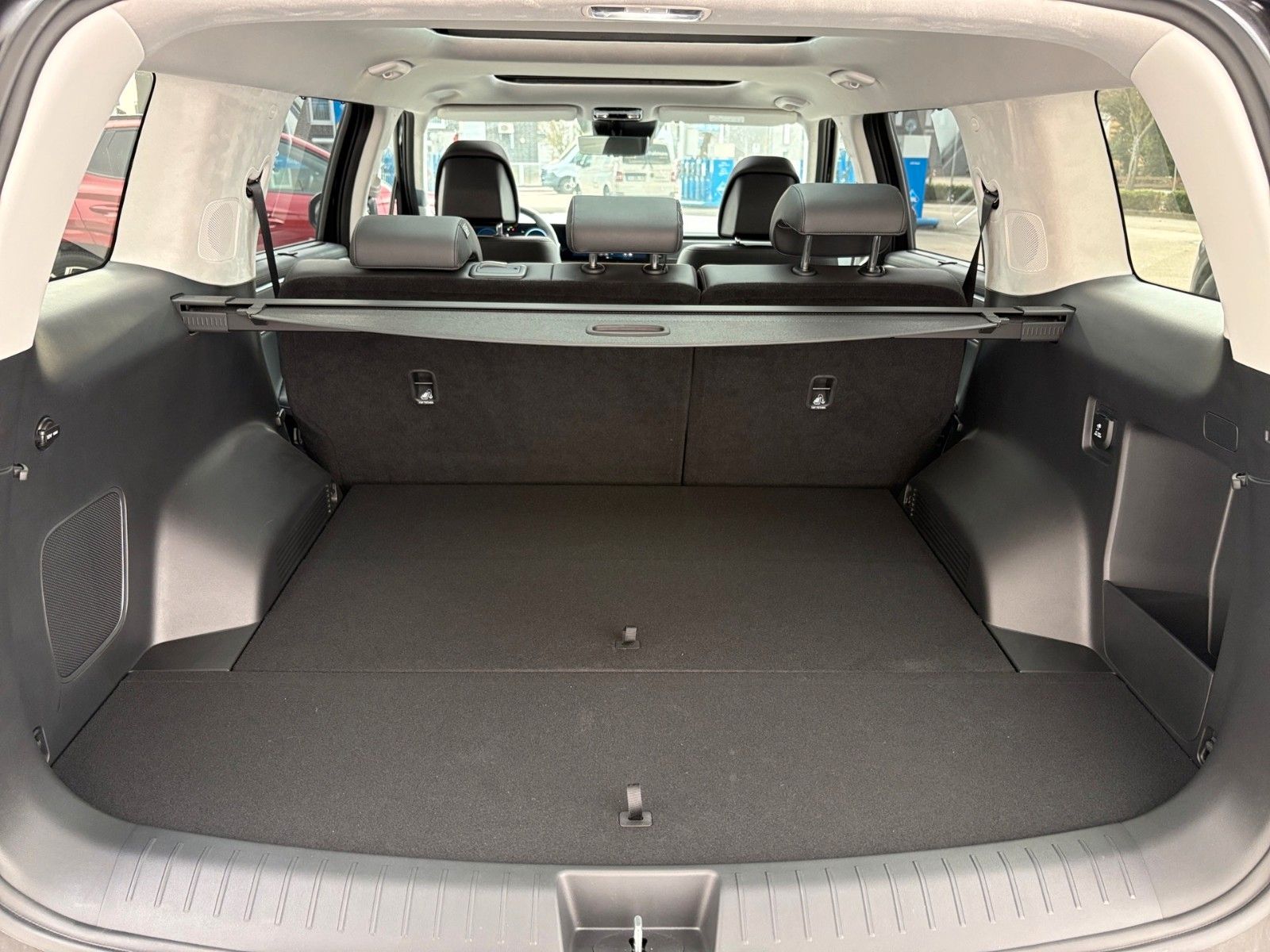 Fahrzeugabbildung Hyundai Santa Fe Hybrid Intro Glasschiebe-Dach