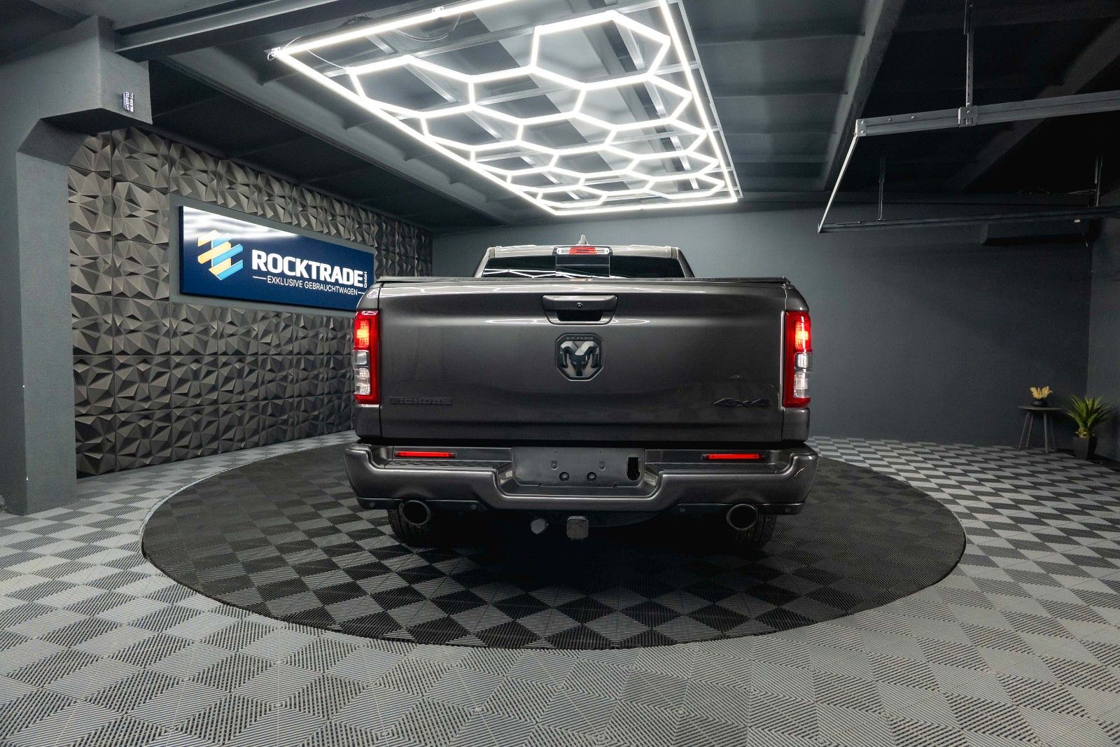 Fahrzeugabbildung Dodge RAM 5.7 V8 HEMI 4x4 LPG BRC Offroad Night-Paket
