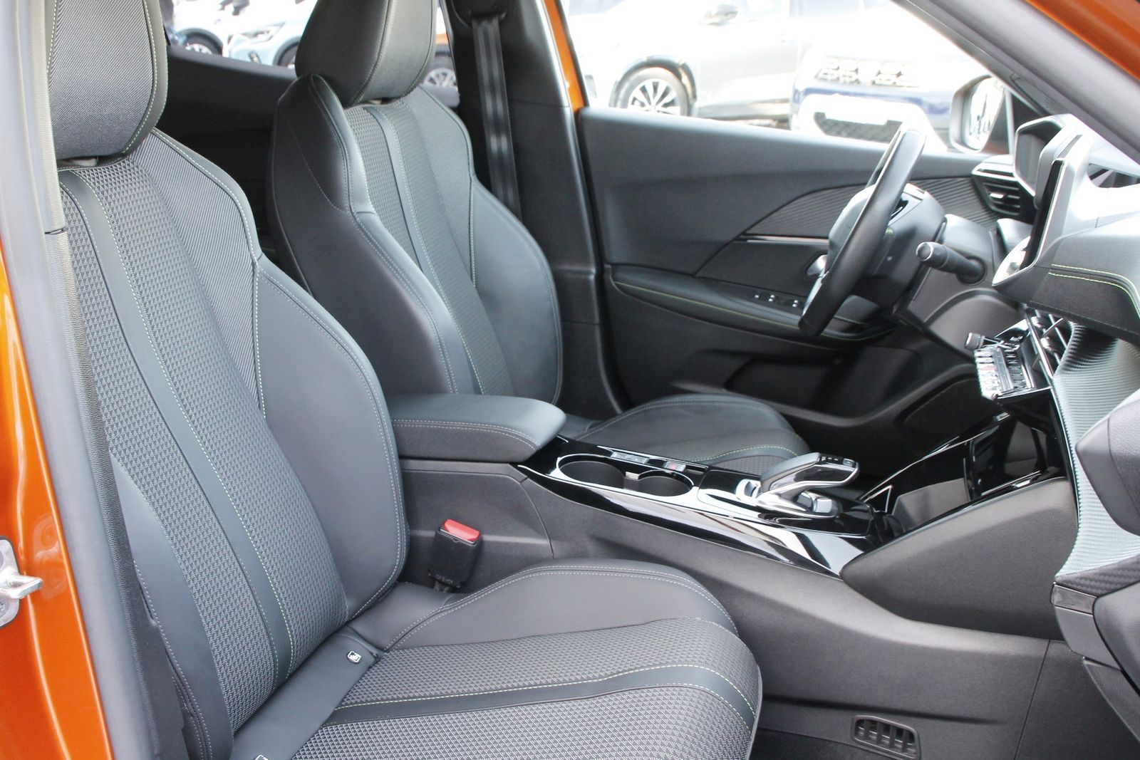 Fahrzeugabbildung Peugeot 2008 e-GT