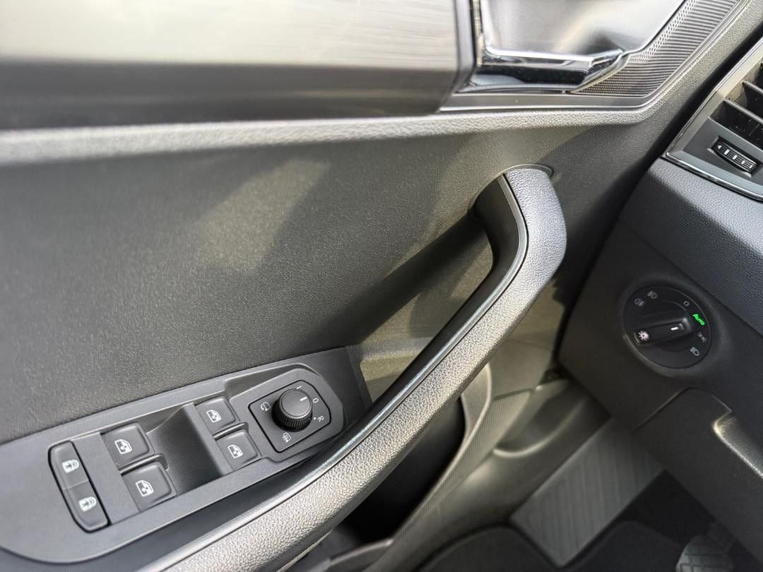 Karoq 1,5 TSI Clever Kamera Navi AHK LED Pano