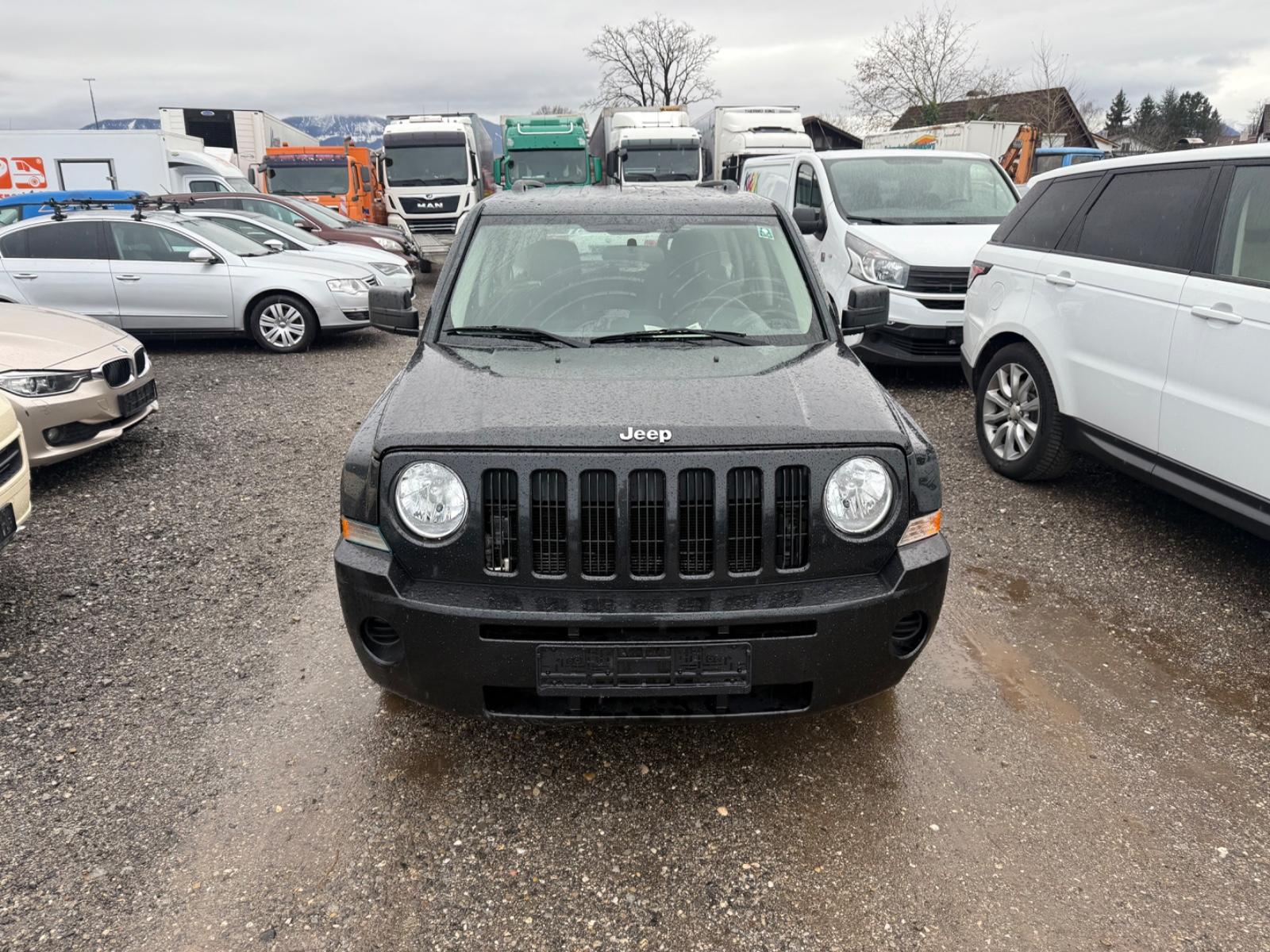 Jeep Patriot 2011 — вигляд ззаду