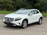 Mercedes-Benz GLA 180 Panorama Navi 18zoll Alu Teilleder Xenon - gebrauchte Mercedes-Benz GLA 180 aus dem Jahr 2016