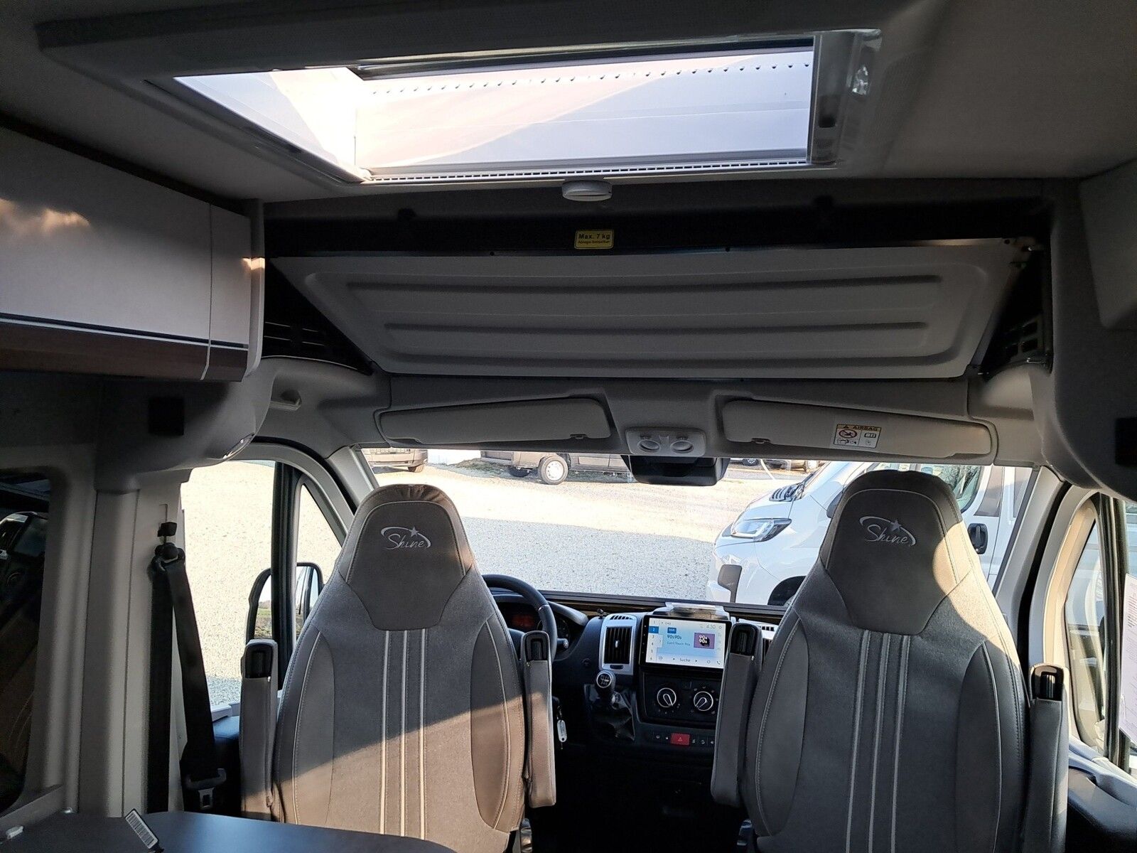 Fahrzeugabbildung Pössl Summit Shine 640 R Peugeot 165 PS All In,Tagesz.