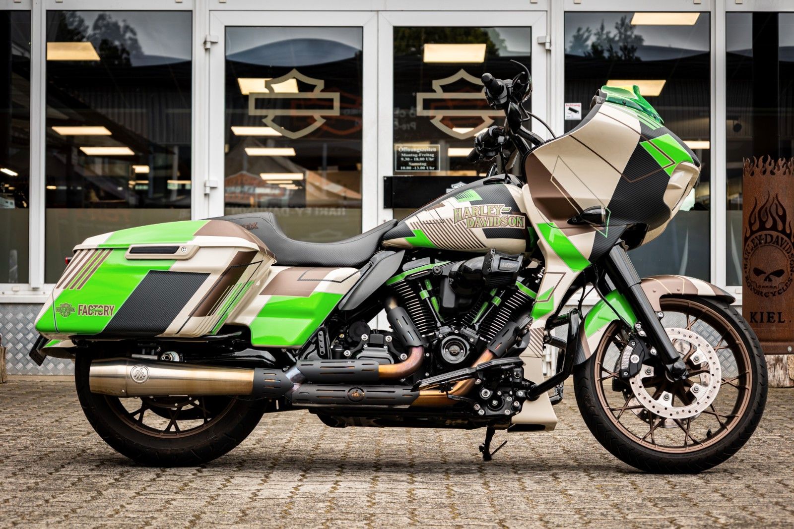 Fahrzeugabbildung Harley-Davidson FLTRXST Road Glide ST - Clubstyle - Kesstech -