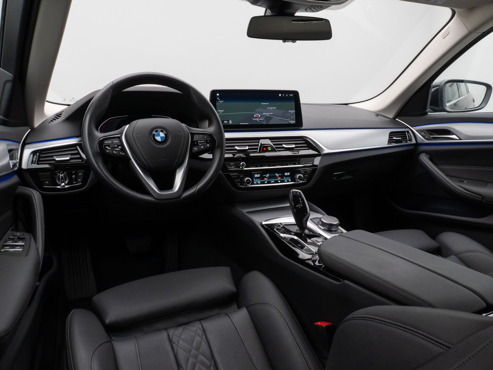 Fahrzeugabbildung BMW 520d xD Kamera HUD DAB 4xKlima Sport Leder Alarm