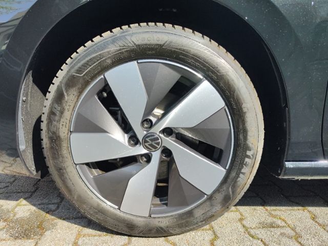 Fahrzeugabbildung Volkswagen Passat BUSINESS 1.5 eTSI DSG AHK SHZ IQDRIVE 360