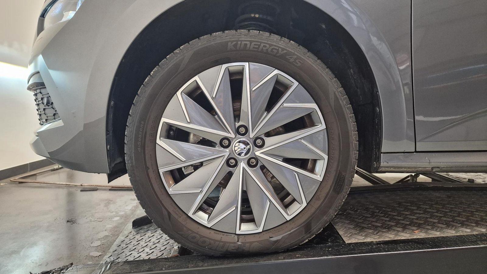Skoda Kamiq 1.5 TSI Tour Kamera/ AHK-Vorb./ SHZ/ Mi...