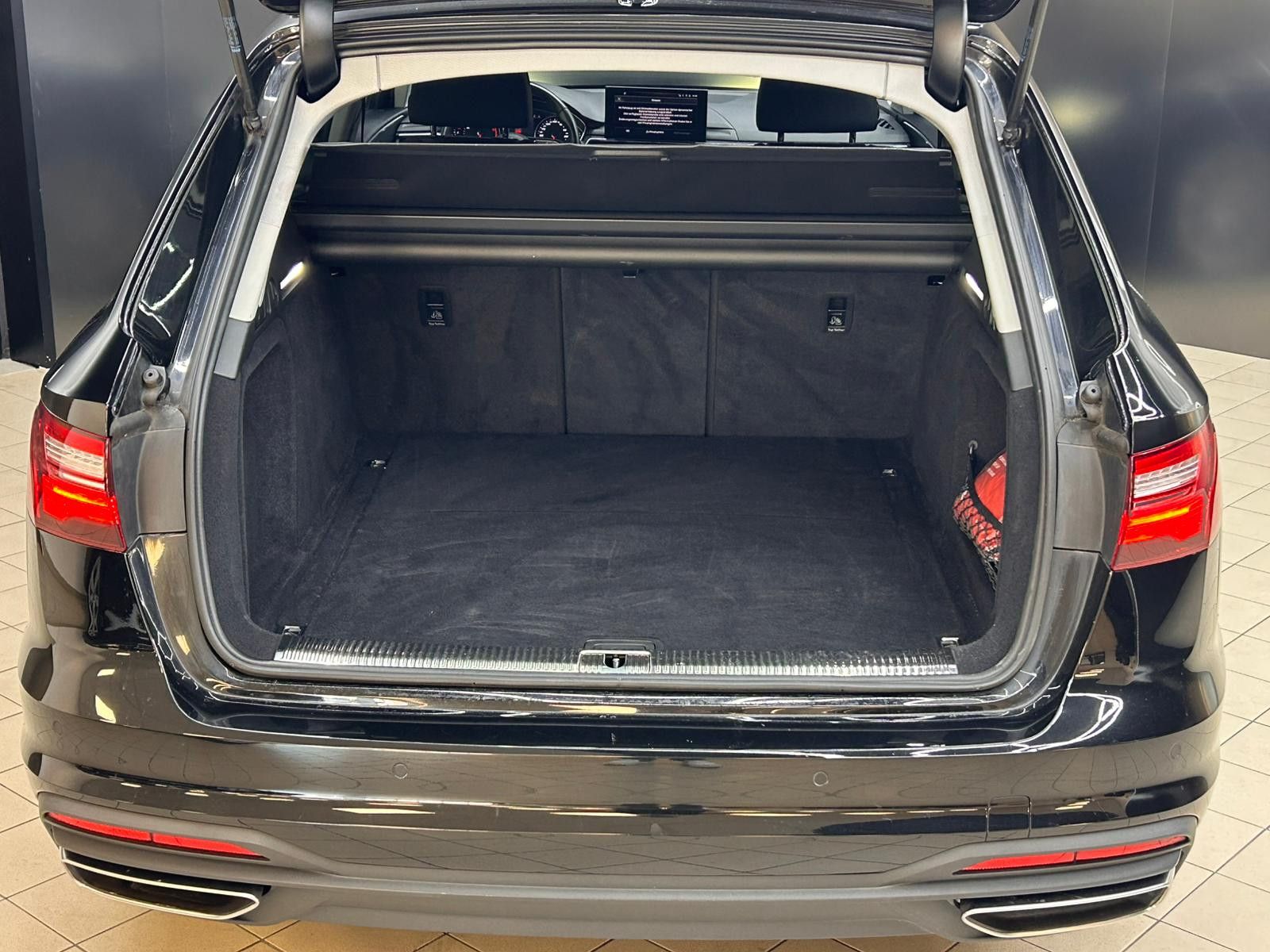 Fahrzeugabbildung Audi A4 45 TDI Quatt Tipt Sport LEDER+SHZ+NAV+LED+ACC