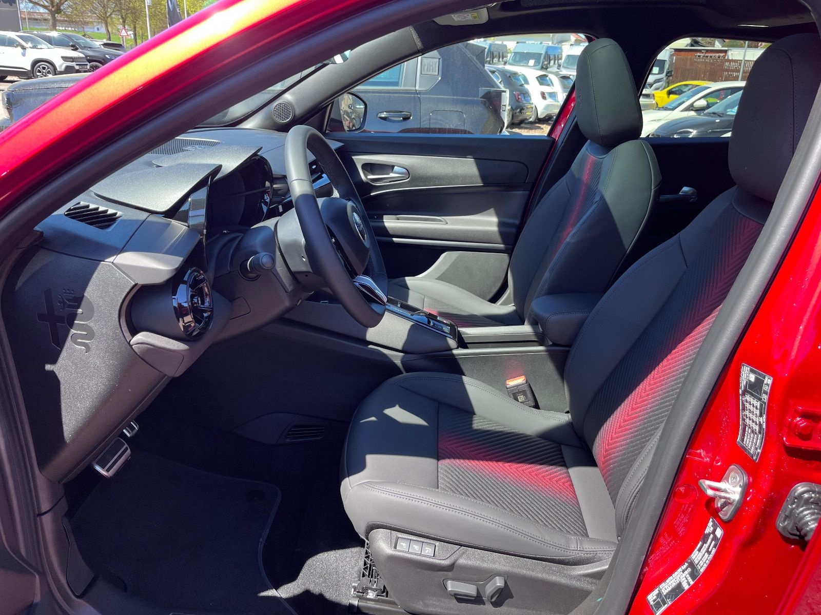 Fahrzeugabbildung Alfa Romeo Junior Ibrida 1.2 VGT 48V-Hybrid 107 kW ti
