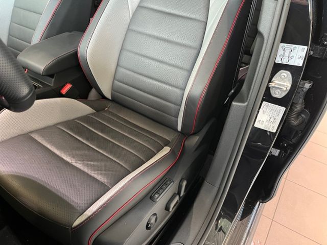 Fahrzeugabbildung Volkswagen Golf 2.0 TSI DSG GTI LEDER AHK NAVI IQ.LIGHT KAM
