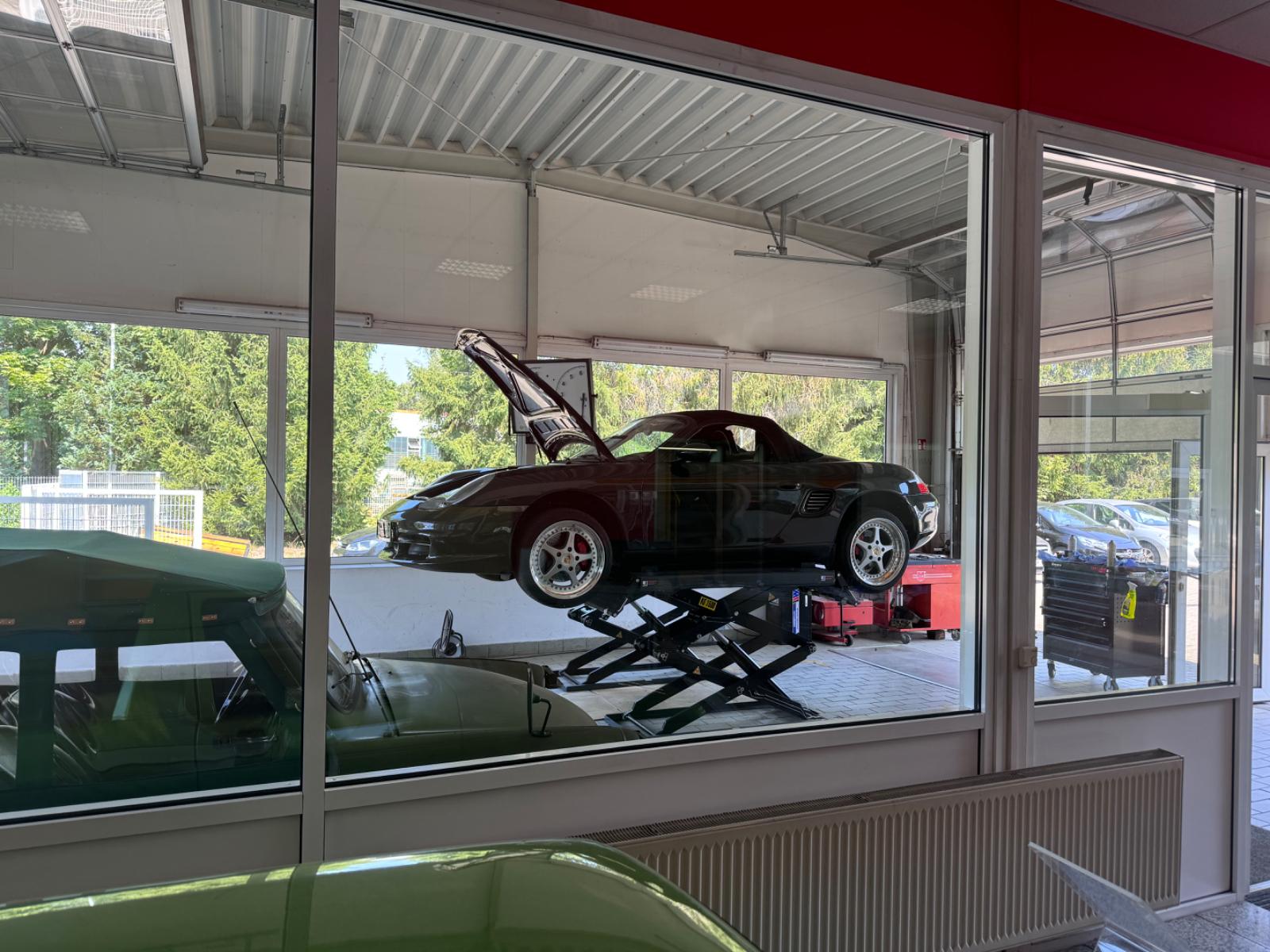 showroom-image-bottom