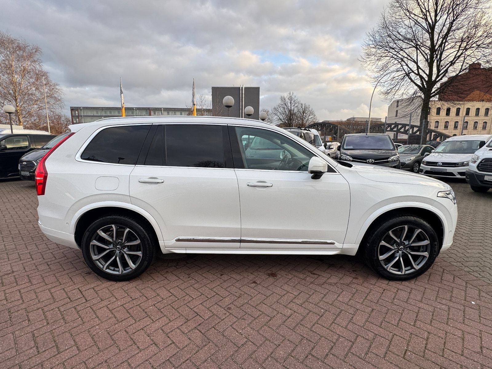 Fahrzeugabbildung Volvo XC90 INSCRIPTION AWD PANO HUD SITZKLIMA MEMORY