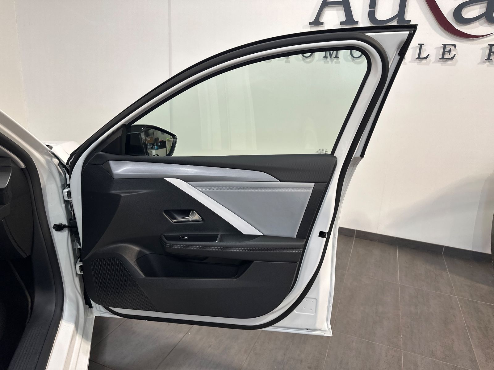 Fahrzeugabbildung Opel Astra SpT 1.5 D Automatik Business Elegance NAV