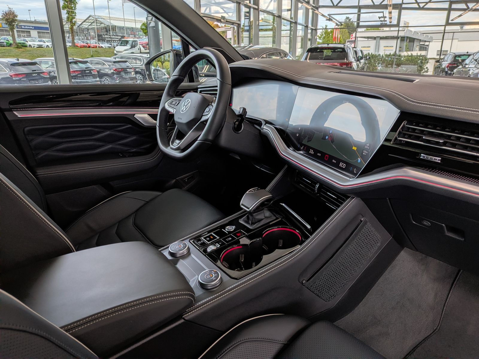 Fahrzeugabbildung Volkswagen Touareg 3.0TDI 4M R-Line VOLL Black 22" UPE 114T