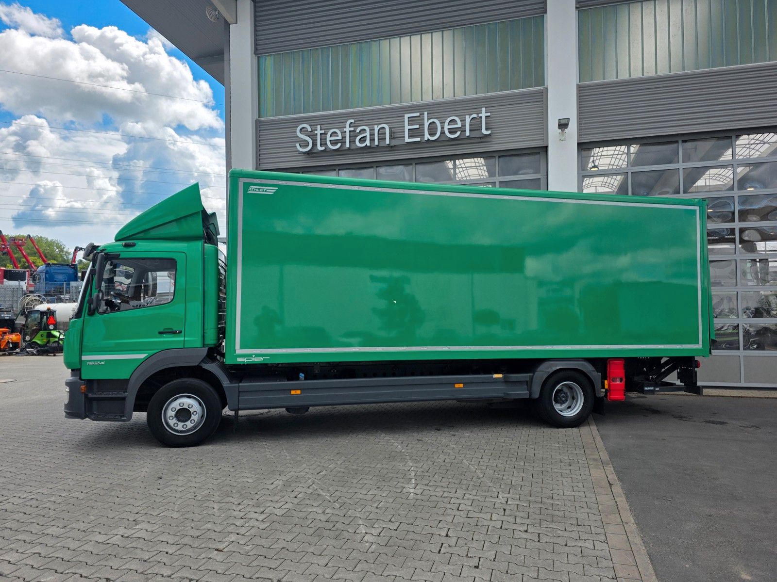Fahrzeugabbildung Mercedes-Benz Atego 1524 L LBW 2.000kg Tür Kamera Spoiler