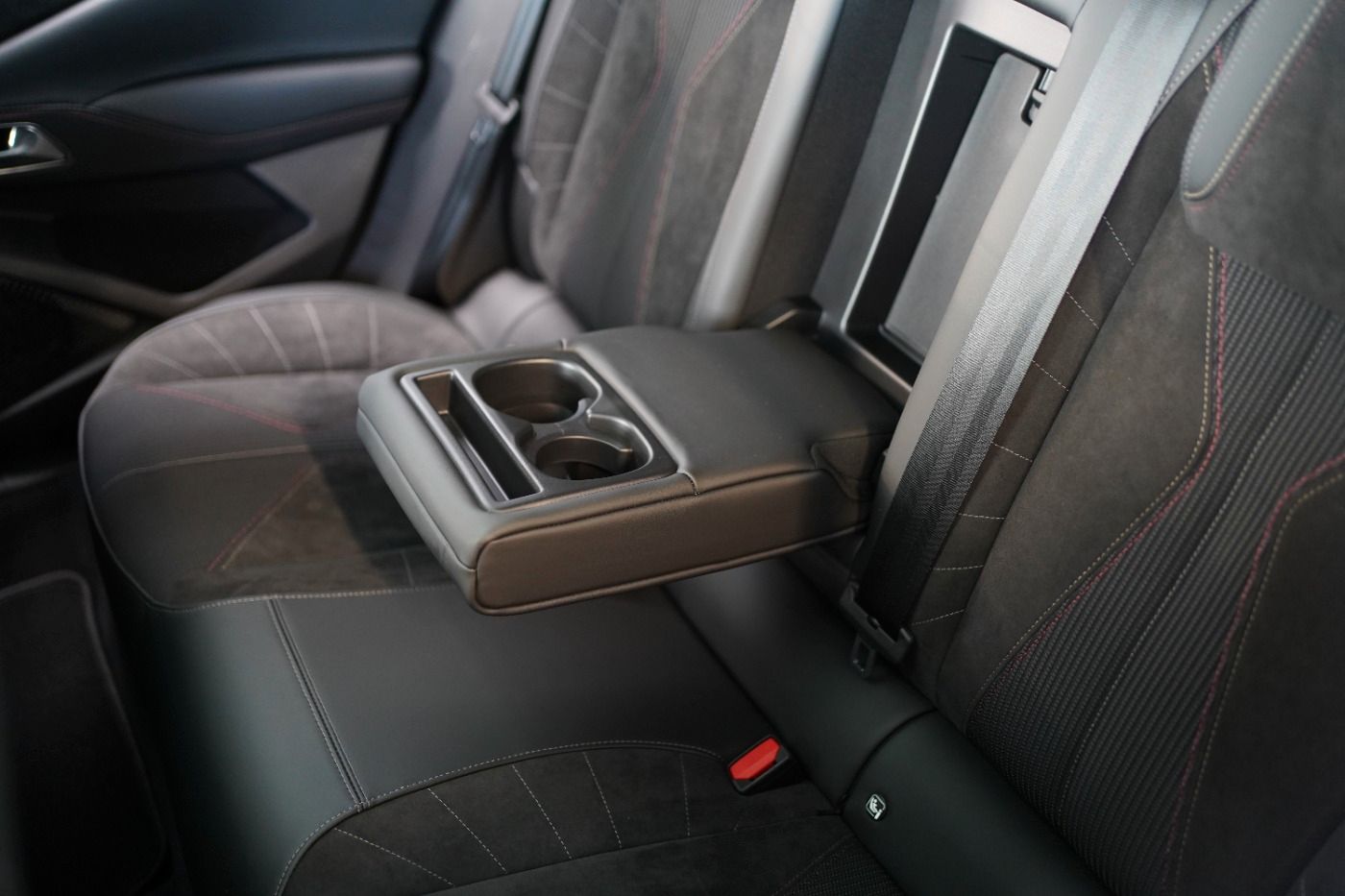 Fahrzeugabbildung DS Automobiles DS4 PureTech 130 EAT8 Performance Line Anhängerk