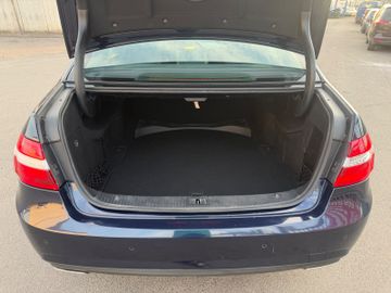 Mercedes E 220 - 12