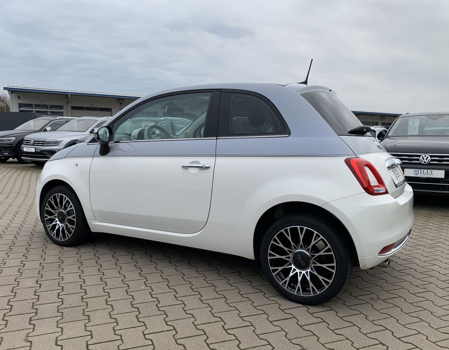 Fahrzeugabbildung Fiat 500 1.2*Collezione*CarPlay*PDC*Glasdach*Temp*