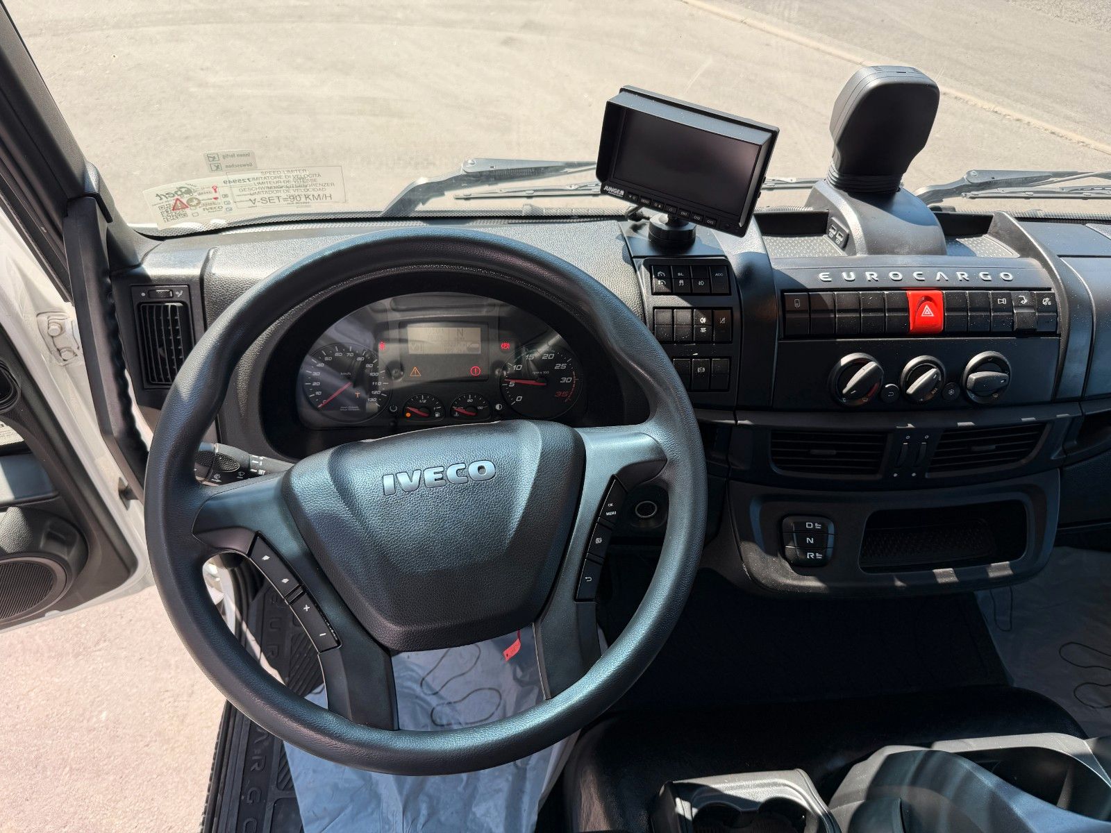 Fahrzeugabbildung Iveco Eurocargo ML160E32/P LBW Bär 1.500kg Abbiegeassi - mit KI generiert/bearbeitet