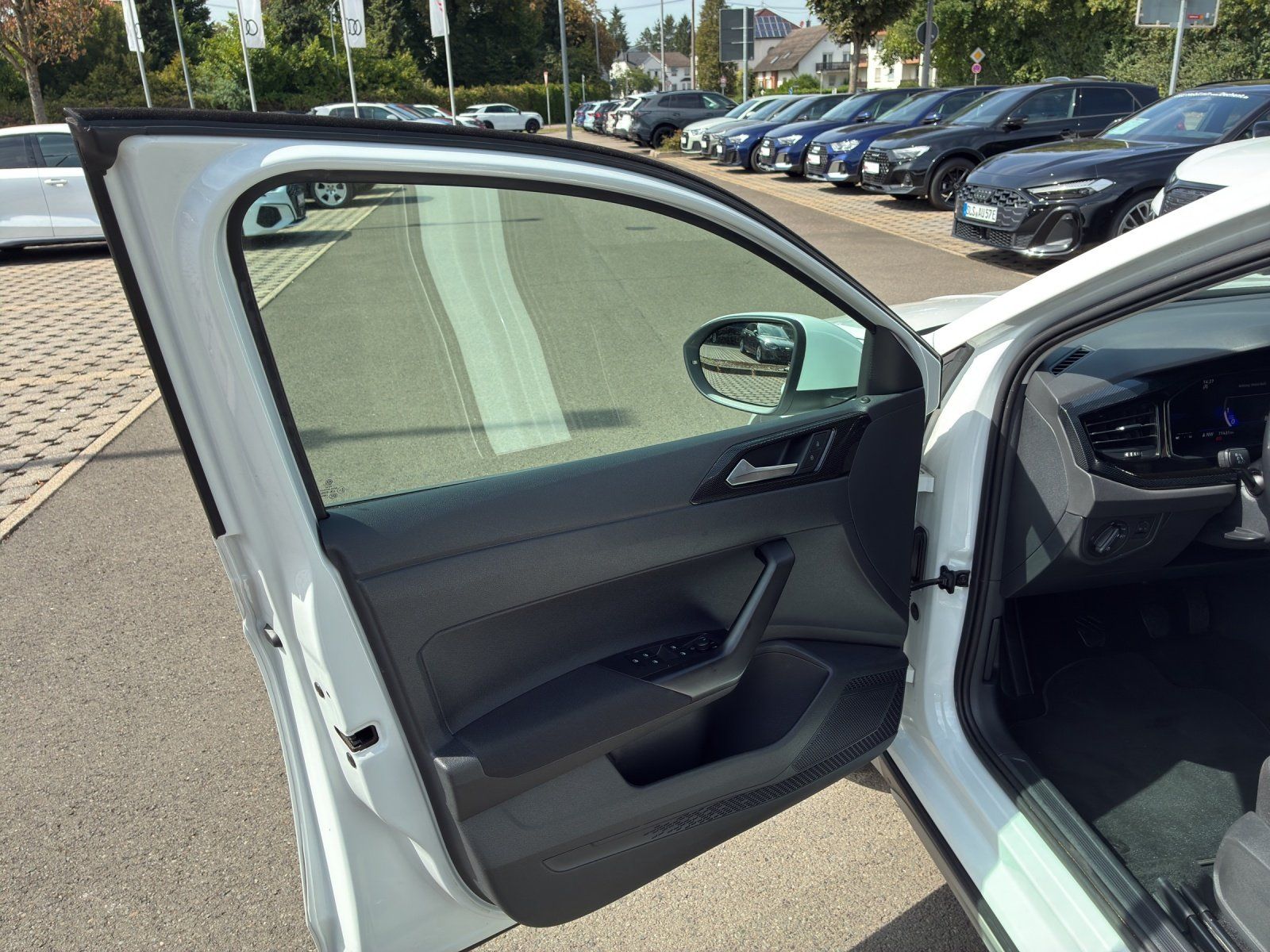 Fahrzeugabbildung Volkswagen Taigo 1.0 TSI Life Kamera,LED,Navi,PDC,SHZ,LM