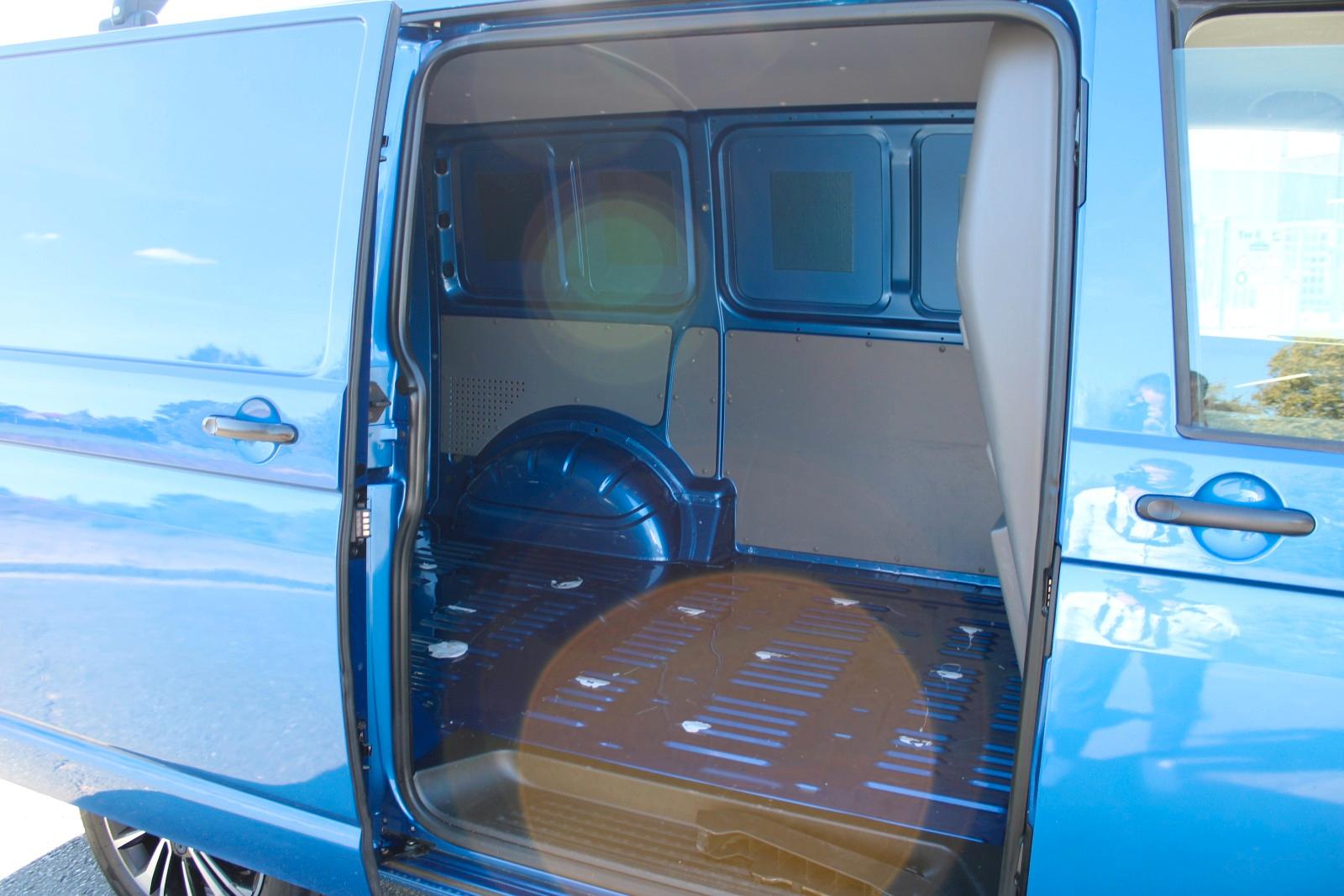 Volkswagen T6 Transporter AHK Klima Navi Sitzhzg. LED 17"