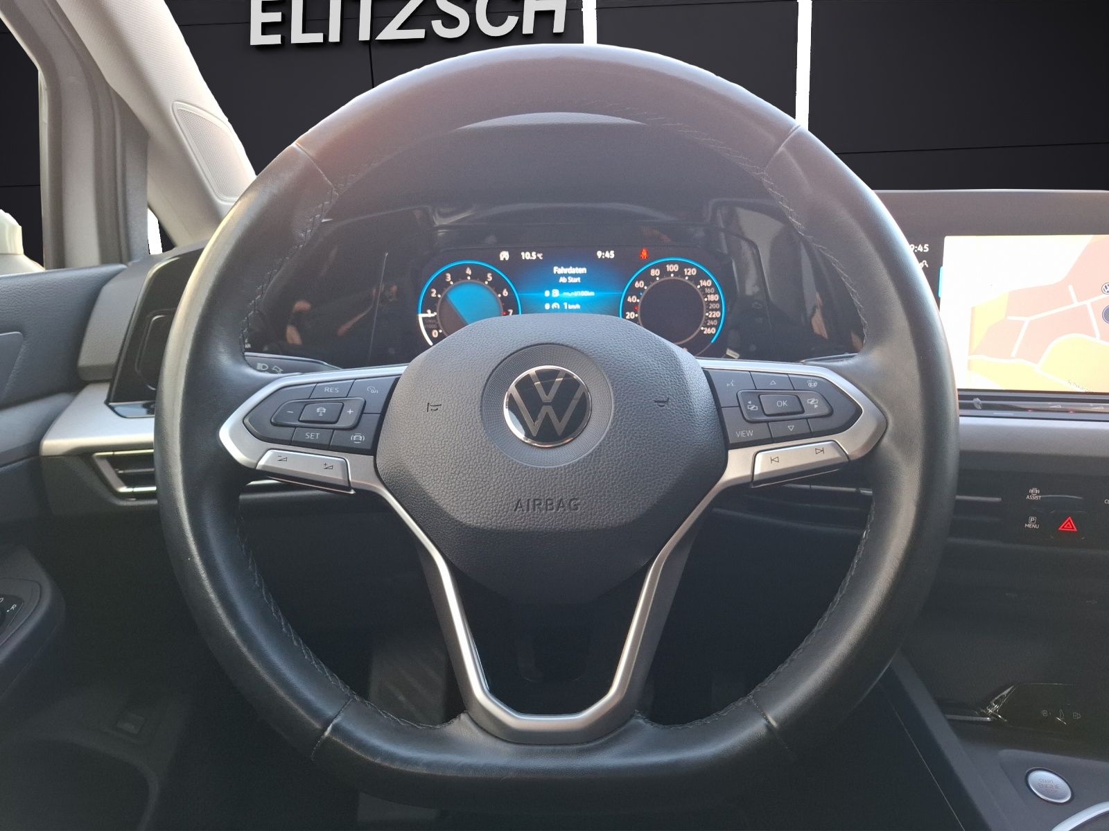 Fahrzeugabbildung Volkswagen Golf VIII Variant TSI Standhzg Kamera ACC LED Na