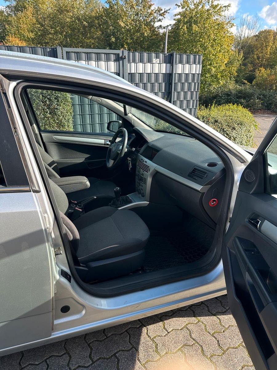 Opel Astra 2009 — photo 7