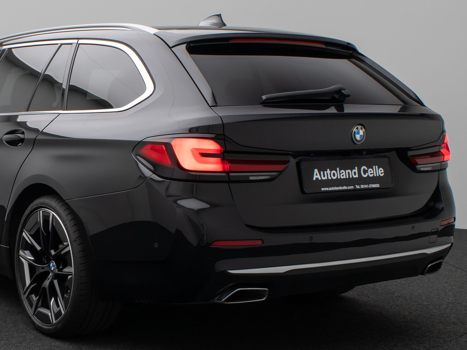 Fahrzeugabbildung BMW 520d xD LuxuryLine Panorama Laser TV HUD DAB H/K