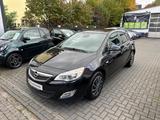 Opel Astra J Lim *NAVI*PDC*KLIMA*TEMPO*4S-REIFEN - gebrauchte Opel Astra aus dem Jahr 2012
