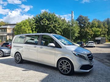 Mercedes V 220 - 2