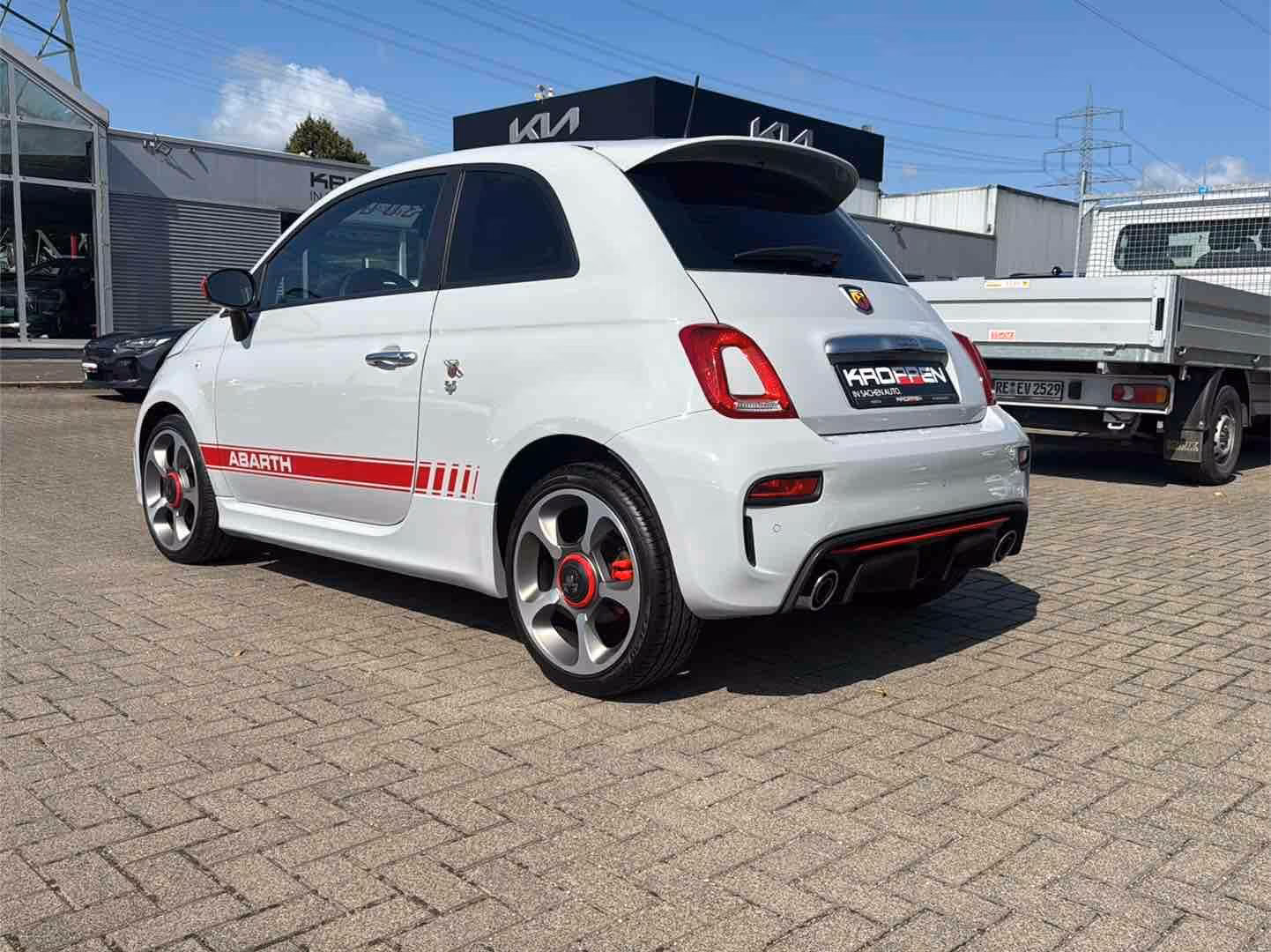 Abarth 595 PDC DAB+ 17" LM Android CarPlay