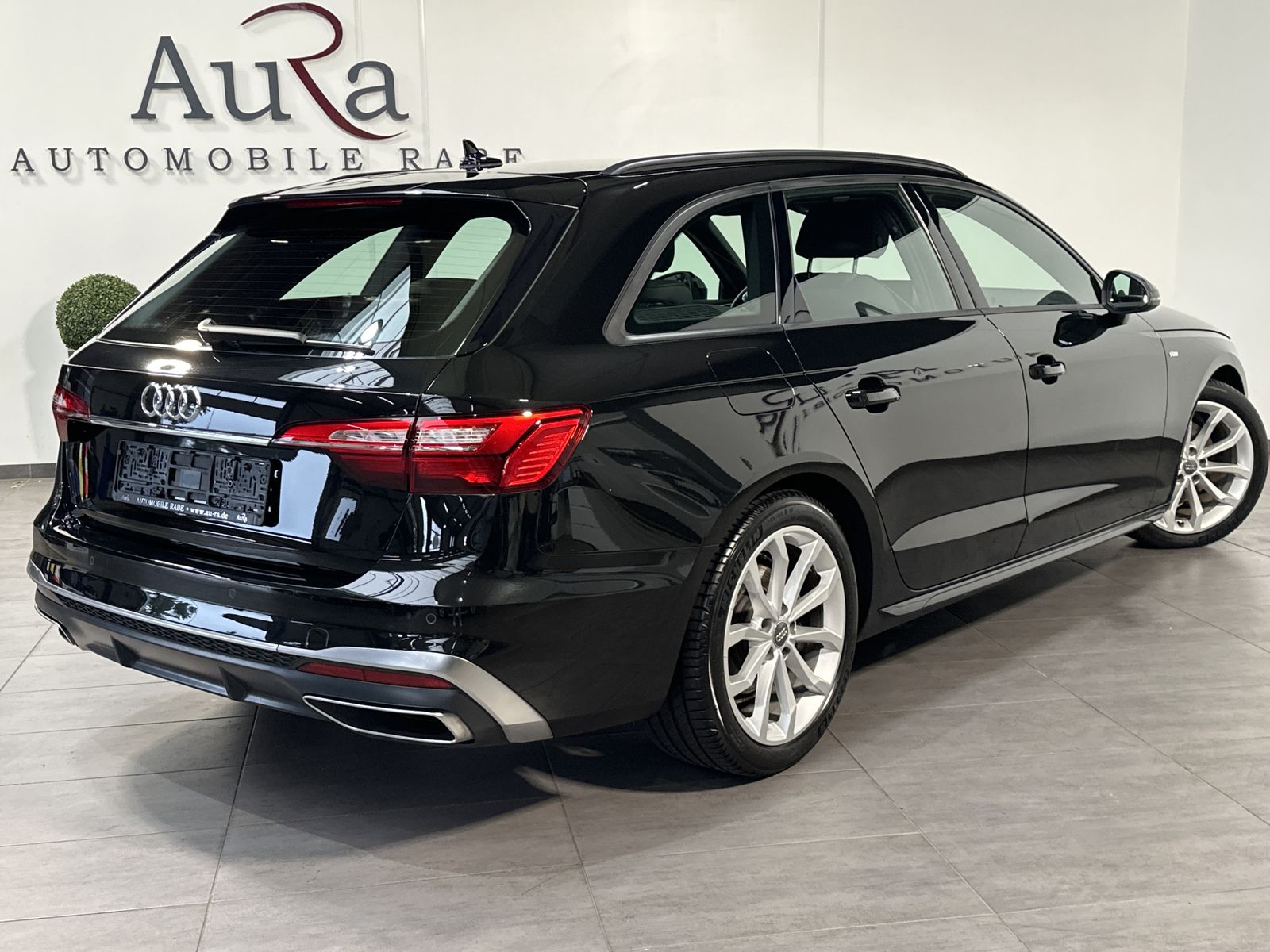 Fahrzeugabbildung Audi A4 Avant 40 TFSI S-Line NAV+LED+AHK+VCOCKPIT+ACC