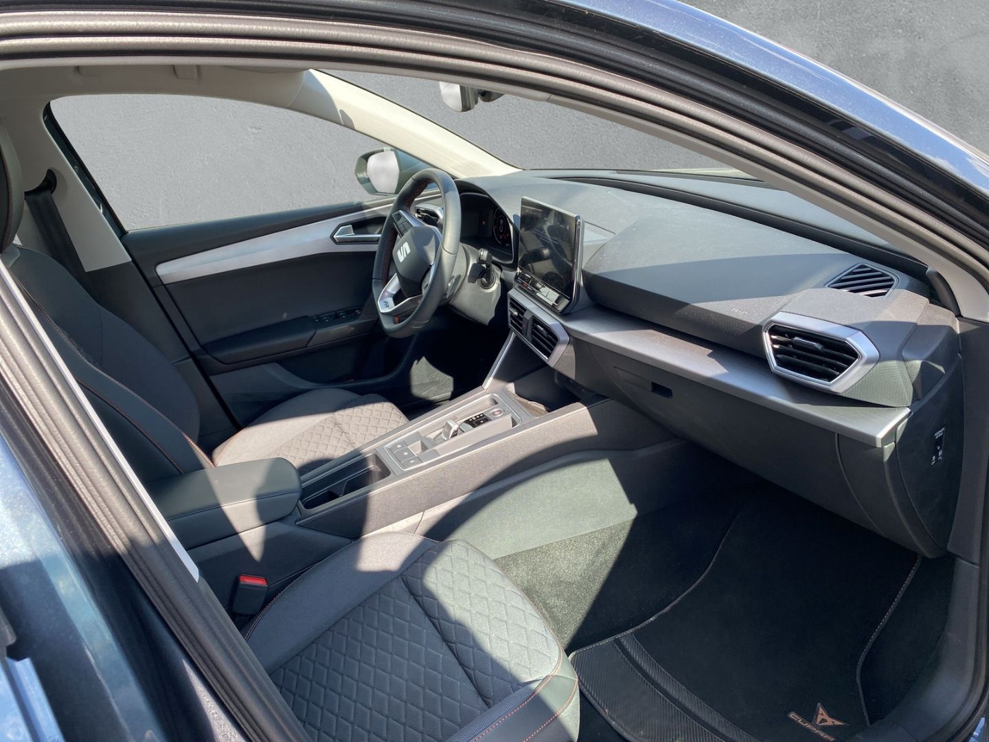 Fahrzeugabbildung SEAT Leon Sportstourer FR 2.0 TDI EU6d Navi Digitales