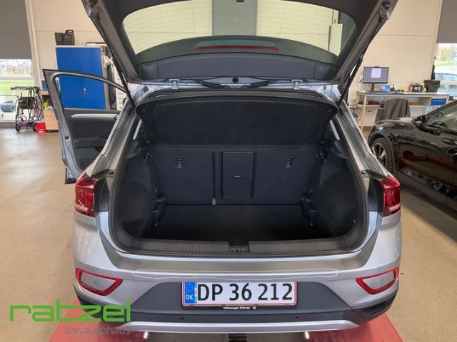 Fahrzeugabbildung Volkswagen T-Roc 1.5 TSI DSG Life LED ACC App Connect Digit