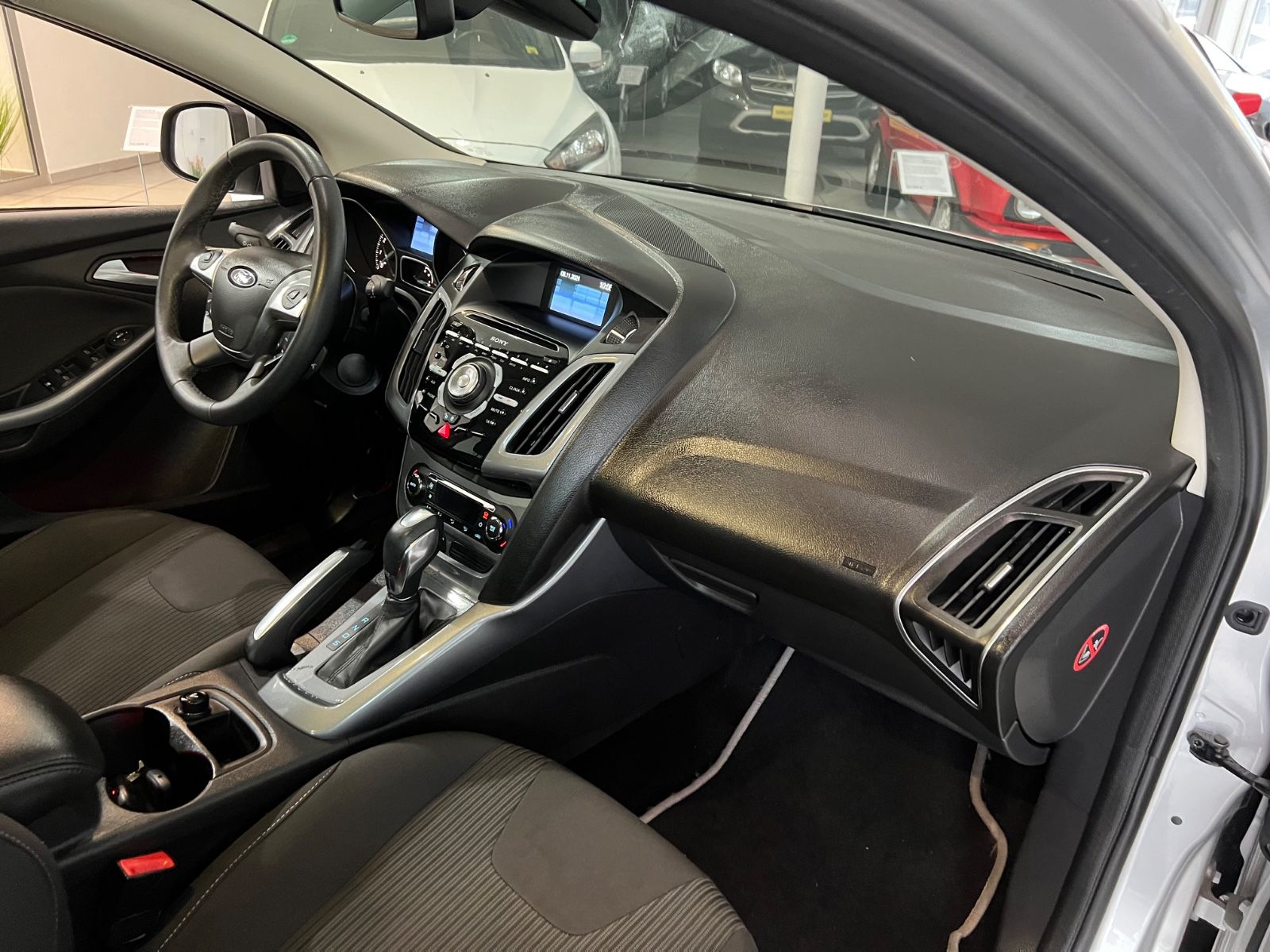Fahrzeugabbildung Ford Focus Lim. 1.6 Titanium * AUTOMATIK *