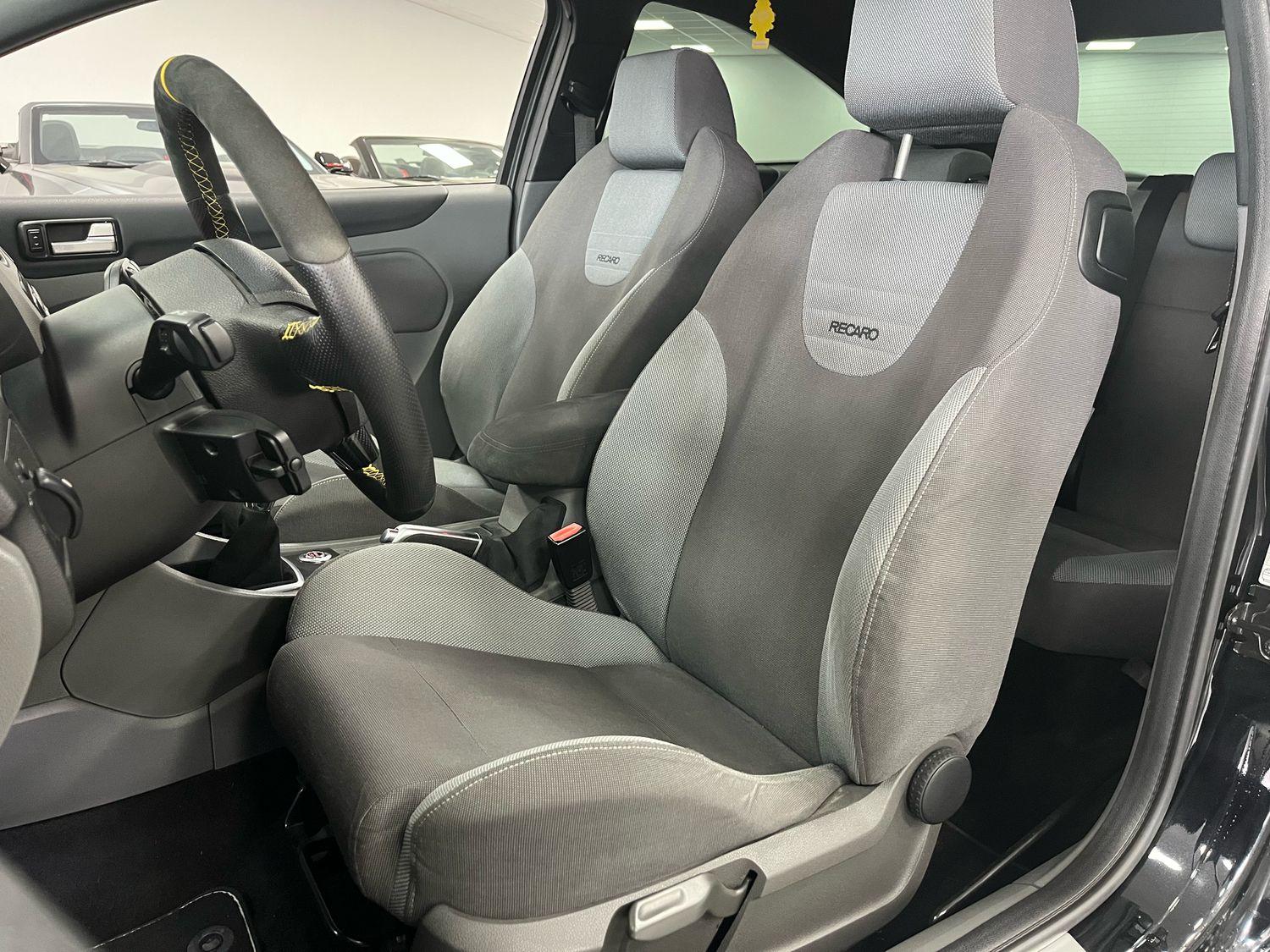 FORD FOCUS ST 2.5L - 226 CV -  RECARO - BVM - PACK SPORT - CARNET D'ENTRETIEN