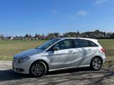Mercedes-Benz B 200 - Garagenfahrzeug, Scheckheftgepflegt - silberne Mercedes-Benz B 200