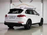 Porsche Cayenne S *CHRONO*PANORAMA*AHK*LUFT*21°* - Porsche Cayenne mit Diesel-Antrieb: Geländewagen