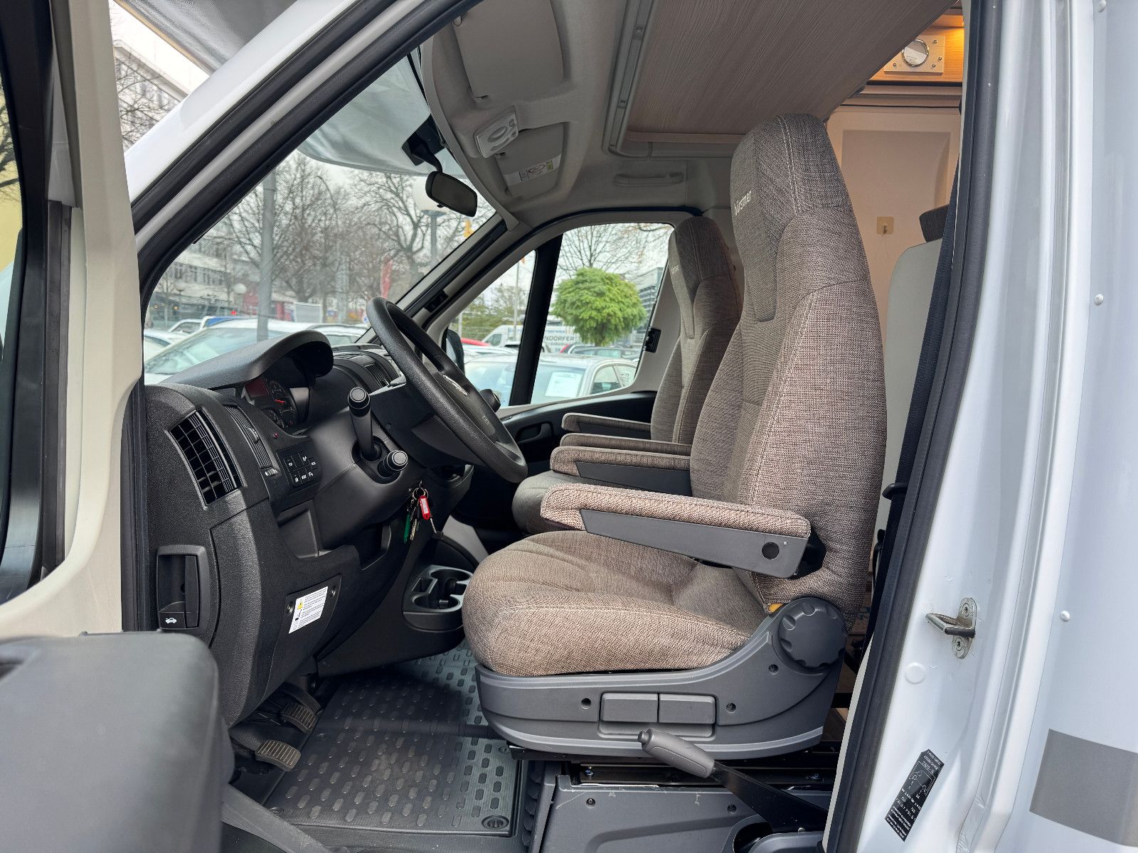 Fahrzeugabbildung Bürstner Lyseo TD A 700 FIAT 6 Schlafplätze SAT KAMERA