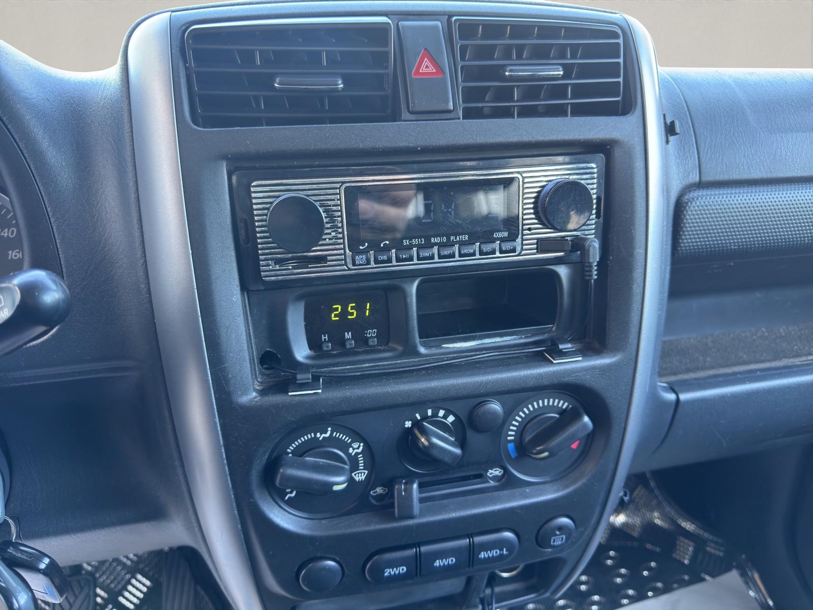 Suzuki Jimny 1.3 86 ch BVM 4x4 / Climatisation / Attelage / Pare-buffle / Soubassement traité anticorrosion