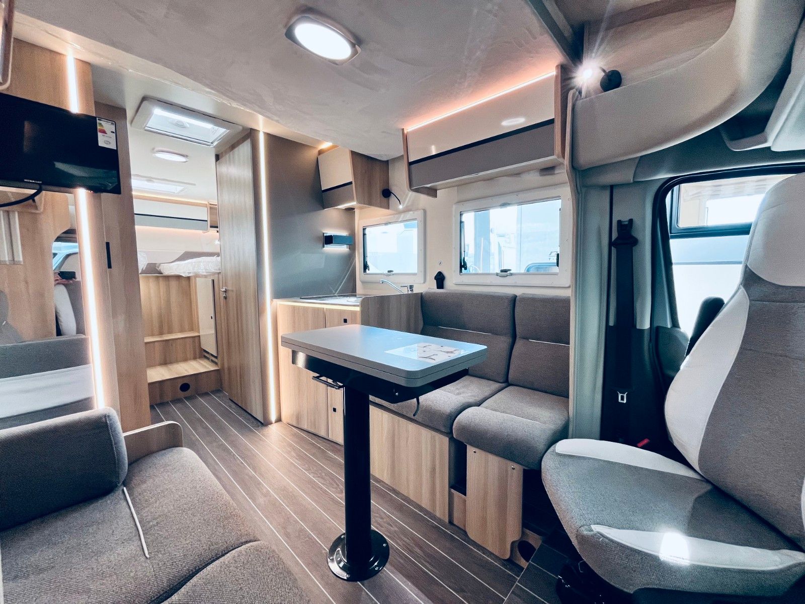 Fahrzeugabbildung NobelART T-7000 Modell 2026 HERBST DEALS