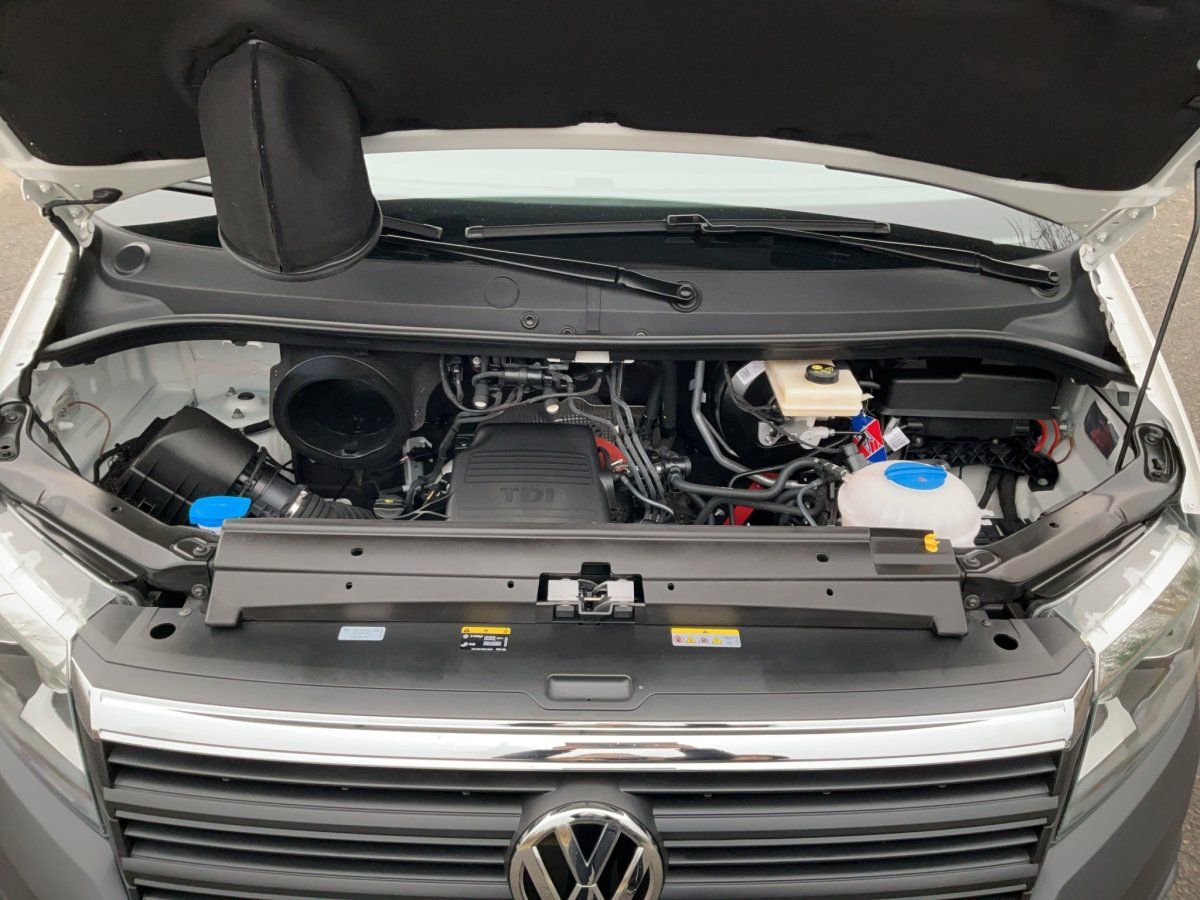 Fahrzeugabbildung Volkswagen Crafter 35 Pritsche DOKA LR 2.0 TDI AHK GJR