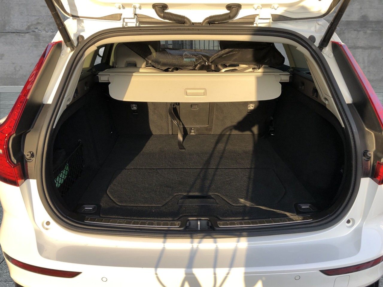 Volvo V60 T8 Twin Engine AWD Ultimate Dark Plug-In foto 8