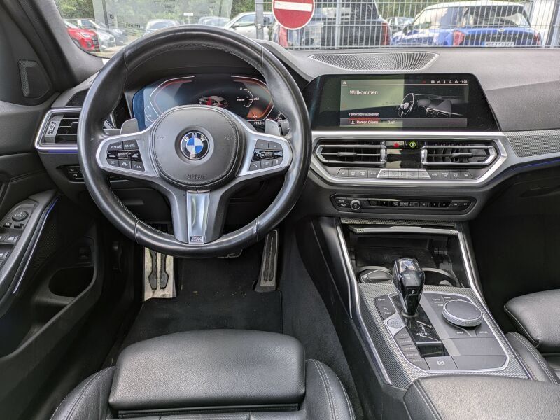 BMW 320i Tour. M Sport Laser. Glasdach. Park.Ass. foto 7