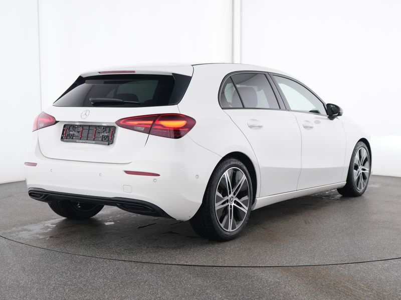Fahrzeugabbildung Mercedes-Benz A 180 PROGRESSIVE+PANO+NIGHT+LHZ+LED+KAMERA