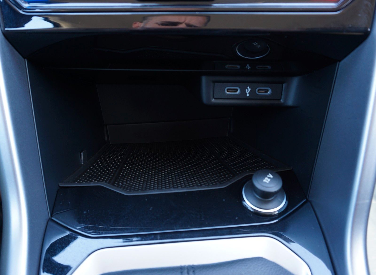 Fahrzeugabbildung Volkswagen T-Roc Life Navi,LED,Park/Lane Assist,SH