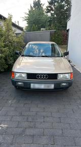 Audi 80 1990 - Audi 80 mit Benzin-Antrieb: Limousine, mit Klimaanlage
